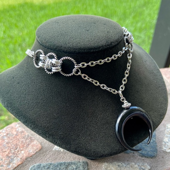 Handmade maille choker & Black crecent moon lunula horns charm goth necklace - Picture 3 of 13